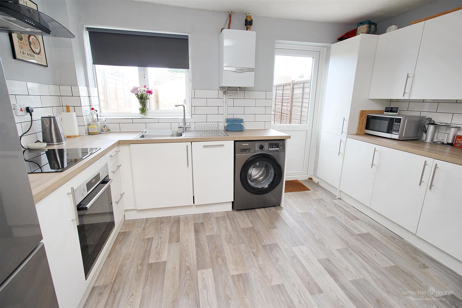 2 bed property in Sharnwood Drive, Reading